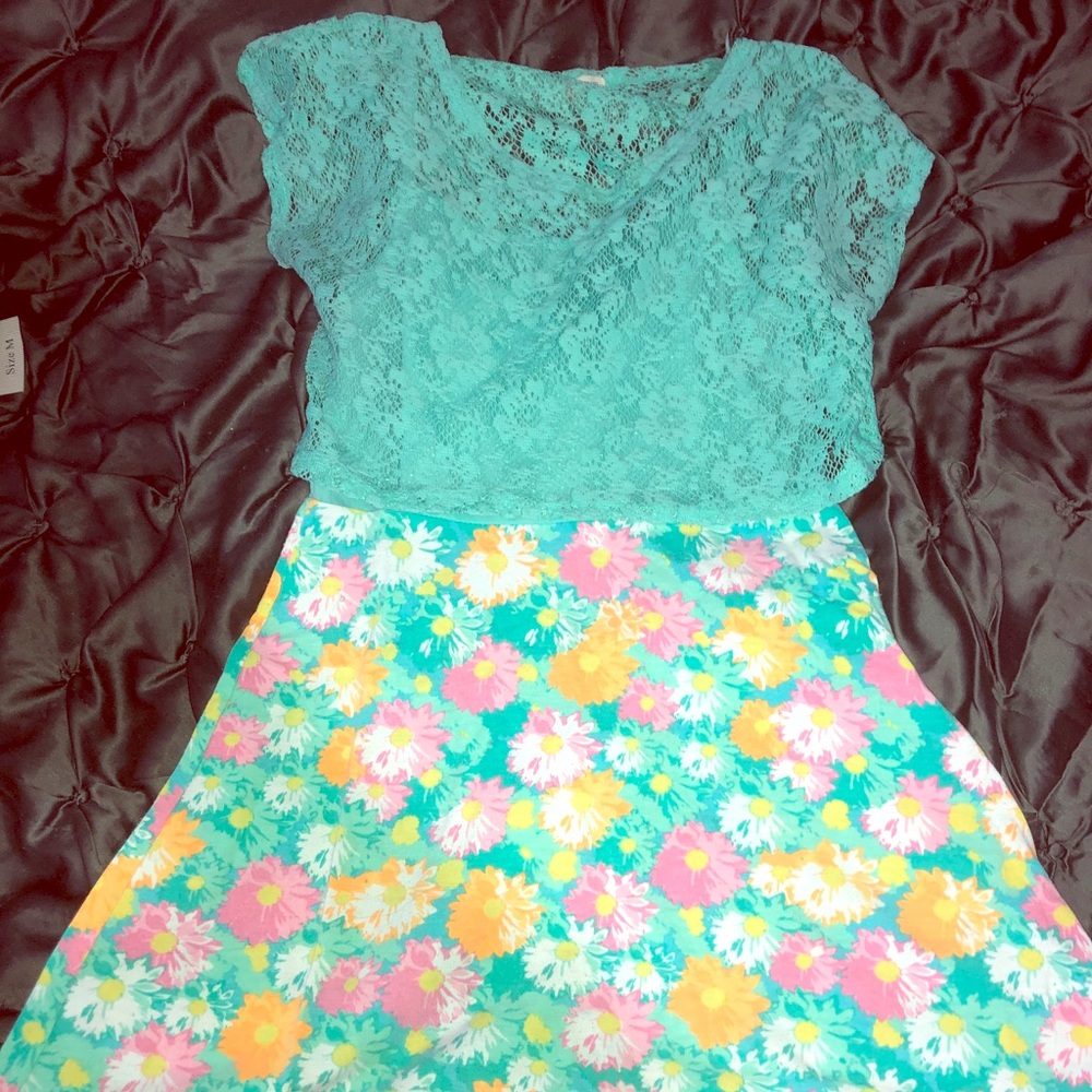 Pretty flowy dress with lace overlay